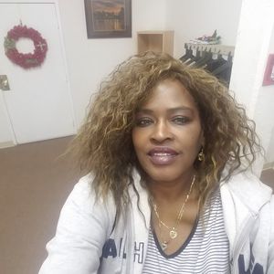 Meet your Posher, Ronique